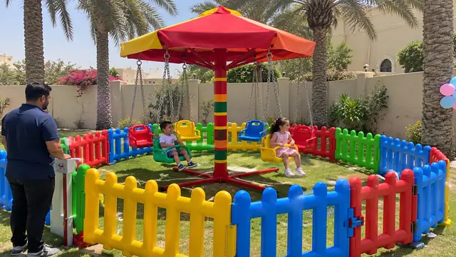 مرجيحة المظلة في حفلة أطفال