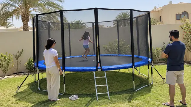 الترامبولين في حفلة أطفال