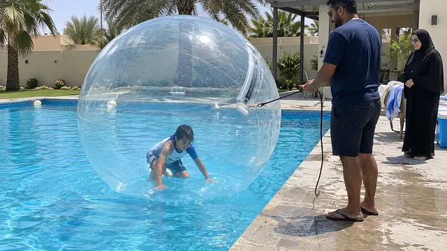 كرة المشي على الماء في حفلة أطفال
