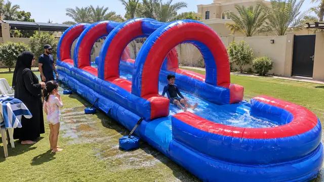 زحليقة الماء الطويلة في حفلة أطفال