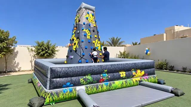 برج التسلق في حفلة أطفال